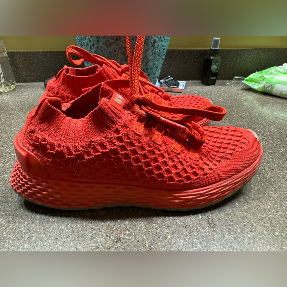 NOBULL Red reflective knit tennis shoe-W size 8